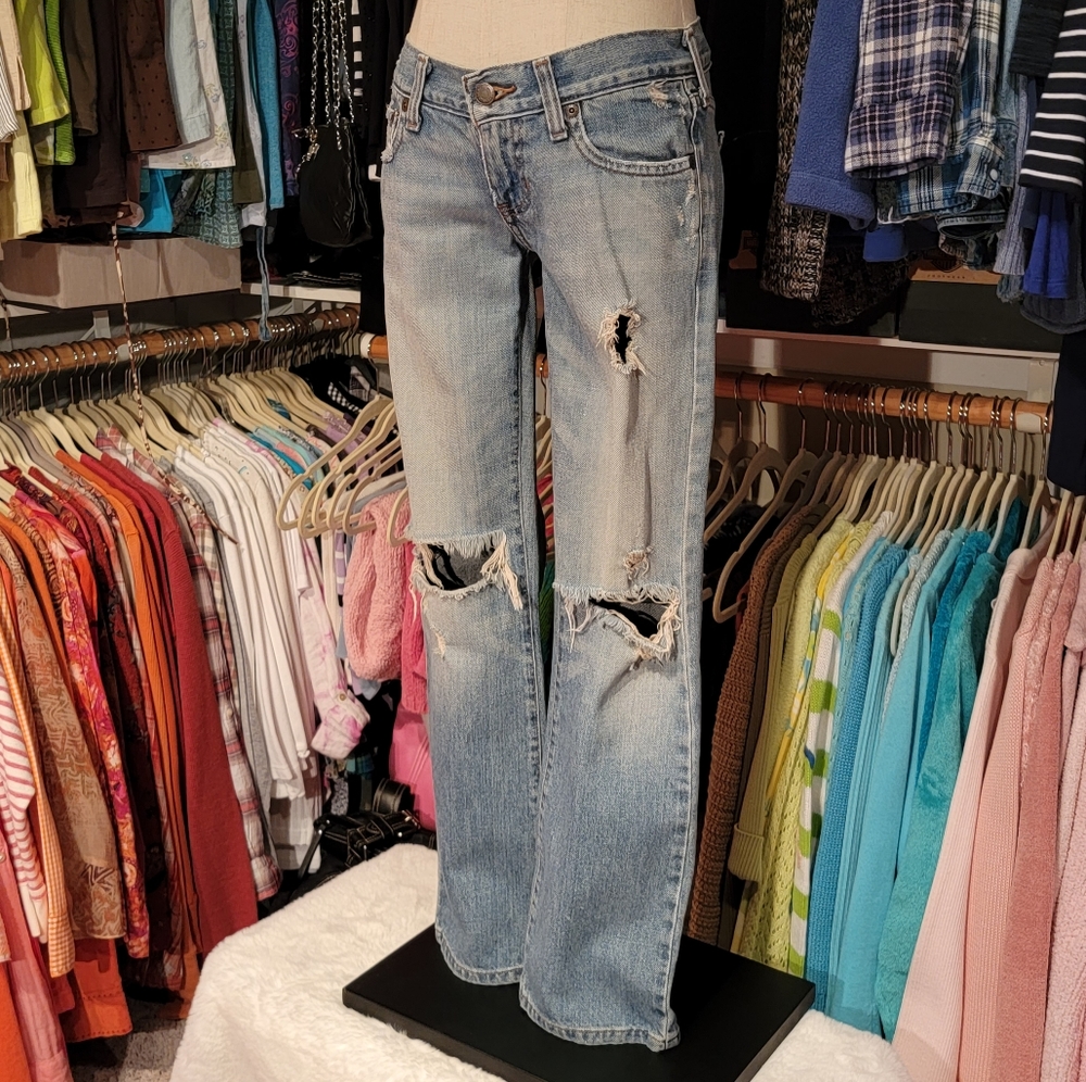 ABERCROMBIE & FITCH ♡ Sweet, Cute 'n Sexy Faded Ruged Distressed Blue Jeans 0
